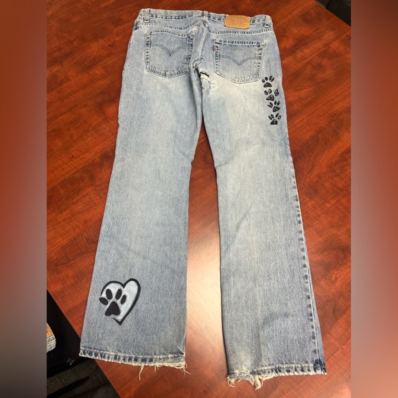 Vintage distressed Levi’s with hand painted design. - Picture 6 of 7